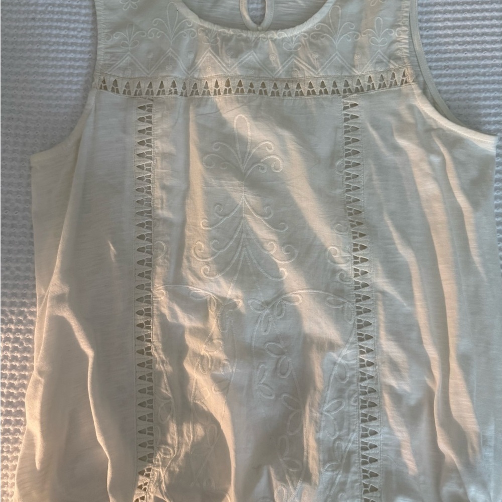 DEMOCRACY WOMEN’S WHITE SLEEVELESS  EMBROIDERED TOP - Picture 6 of 9